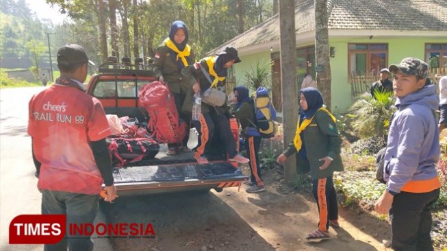 Gunung Arjuna Terbakar, Puluhan Pendaki Masih Terjebak di Puncak