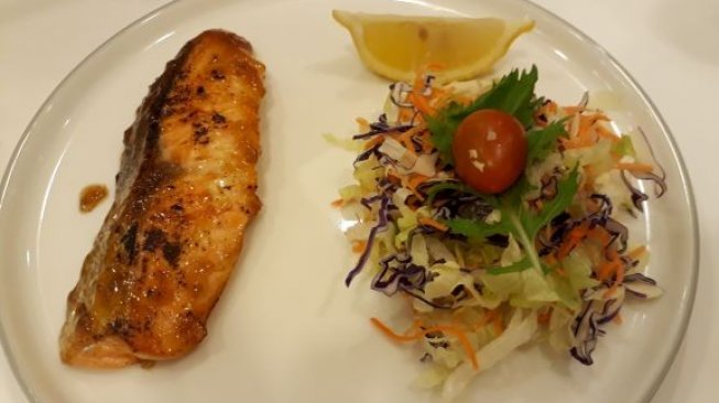 Nikmatnya Salmon Guriru, Menu Sehat Terbaru dari HokBen