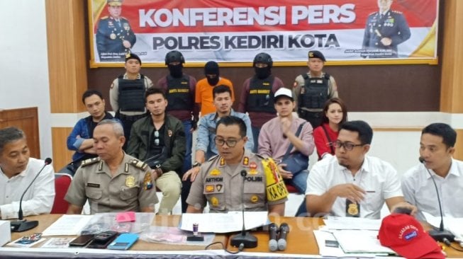 Ajak 12 Artis, Robi Tipu Warga Modus Casting Pemain Sinetron Sajadah Cinta