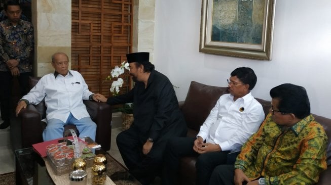 Jenguk Syafi'i Ma'arif, Surya Paloh Bandingkan Pertemuan dengan Anies