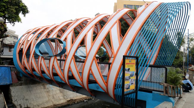 Jembatan Penyeberangan Orang (JPO) Ketupat di Jalan Gajah Mada, Gambir, Jakarta, Selasa (30/7). [Suara.com/Arief Hermawan P]