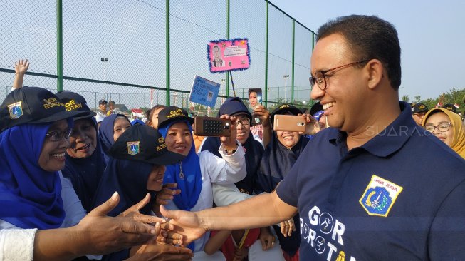 Gubernur DKI Jakarta Anies Baswedan meresmikan GOR di Rorotan, Jakarta Utara. (Suara.com/Fakhri)