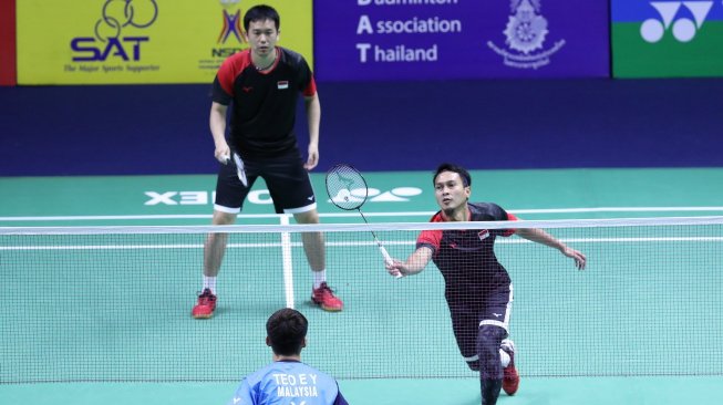Pasangan ganda putra Indonesia, Hendra Setiawan/Mohammad Ahsan, terhenti di babak pertama Thailand Open 2019 usai kalah dari Ong Yew Sin/Teo Ee Yi (Malaysia), Rabu (30/7). [Humas PBSI]