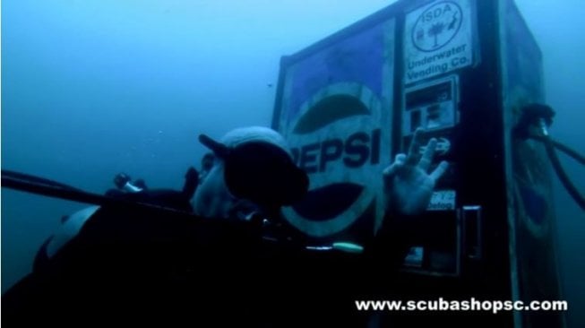 Pemandangan Menakjubkan di Bawah Air (youtube.com/scubashop1)