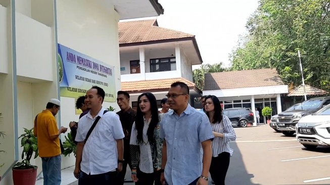 Ashanty dan Anang Hermansyah di Pengadilan Negeri Tangerang, Rabu (31/7/2019). [Sumarni/Suara.com]