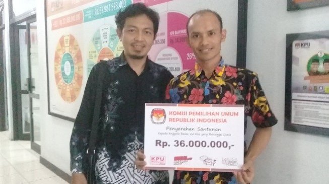 Ahli Waris Petugas Pemilu Meninggal Terima Santunan dari KPU