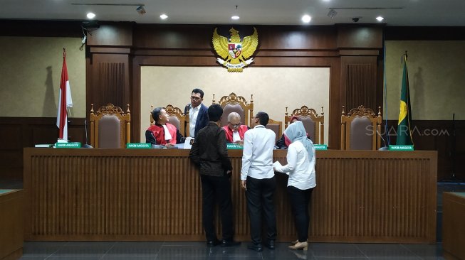 Sidang perdana gugatan perdata polusi udara Jakarta di Pengadilan Negeri Jakarta Pusat, Kamis (1/8/2019) ditunda. (Suara.com/M. Yasir)