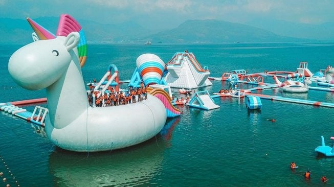 Inflatable Island, Filipina (instagram.com/inflatableisland)