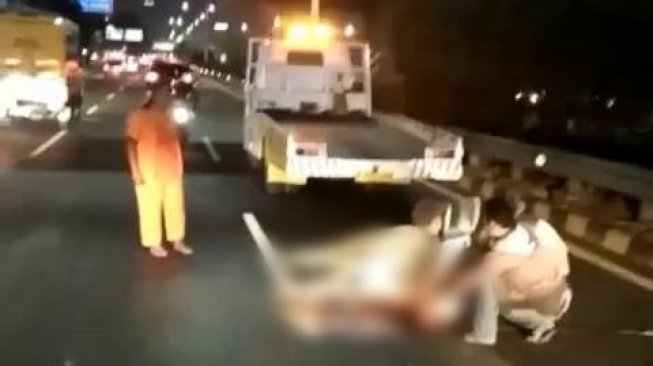 Seekor Sapi Tertabrak Taksi di Tol Tomang, Warganet Ramai-ramai Kirim Doa