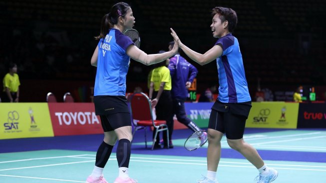 Pasangan ganda putri Indonesia, Greysia Polii/Apriyani Rahayu, melaju ke perempat final Thailand Open 2019 usai mengalahkan wakil Prancis, Delphine Delrue/Lea Palermo, Kamis (1/8). [Humas PBSI]