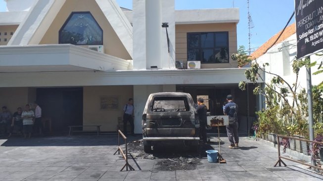 Saat Mobil Meledak di Gereja Surabaya, Pengurus Sedang Rapat Hamba Tuhan