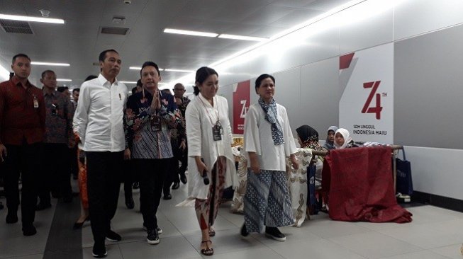 Ngebatik Bareng Iriana, Jokowi Berharap Batik Makin Mendunia