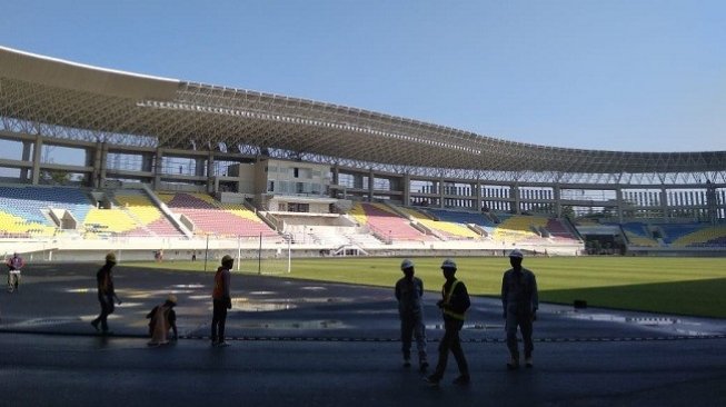 Unik, Bangku Tribun Stadion Manahan Solo Bermotif Batik Kawung