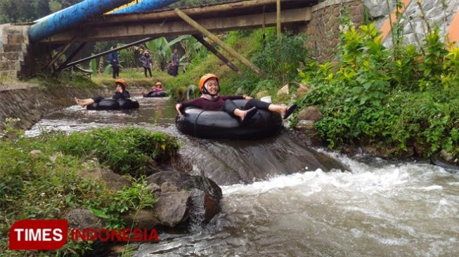 Berani Uji Adrenalin? River Tubing Menanti di Batu, Murah Banget