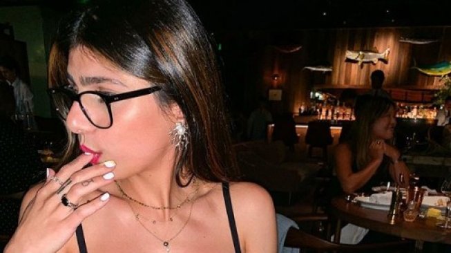 Tunangan dengan Seorang Chef, Mia Khalifa Keranjingan Wisata Kuliner