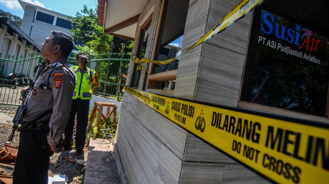 Suasana di depan pos satpam di kediaman Menteri Kelautan dan Perikanan (KKP) Susi Pudjiastuti di Jalan Merdeka, Kabupaten Pangandaran, Jawa Barat, Sabtu (3/8).[ANTARA FOTO/Adeng Bustomi]