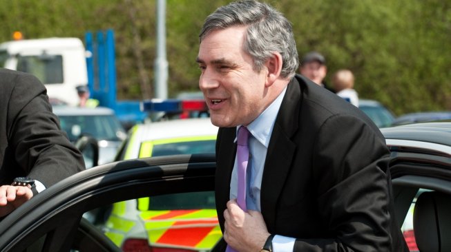 Calon perdana menteri Britania Raya, Gordon Brown hadir di Telford menggunakan mobil produksi Inggris menjelang Pemilu (4/5/2010) yang sukses mengantarnya menjabat sebagai Perdana Menteri Inggris [Shutterstock].