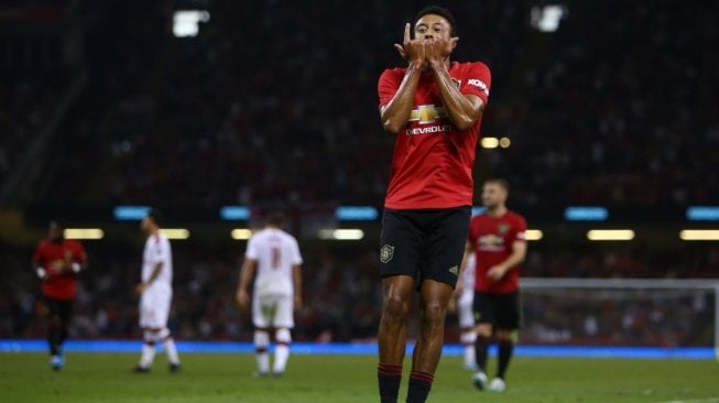 Gelandang serang Manchester United, Jesse Lingard merayakan golnya ke gawang AC Milan pada laga International Champions Cup 2019 (ICC 2019) di Stadion Millennium, Cardiff, Wales, Minggu (4/8/2019) dini hari WIB. [GEOFF CADDICK / AFP]