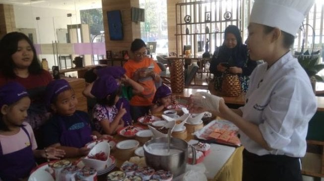 Hotel Ini Sajikan Keseruan Memasak dengan Si Kecil, Mau Coba?