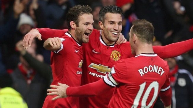 Robin van Persie merayakan gol bersama rekan setimnya saat berseragam Manchester United. (Instagram/@robinvanpersie)