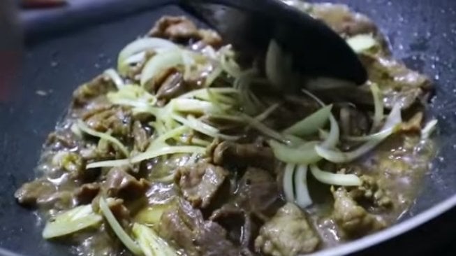 Cara membuat Beef Teriyaki. (Youtube/@Dapur Adis)