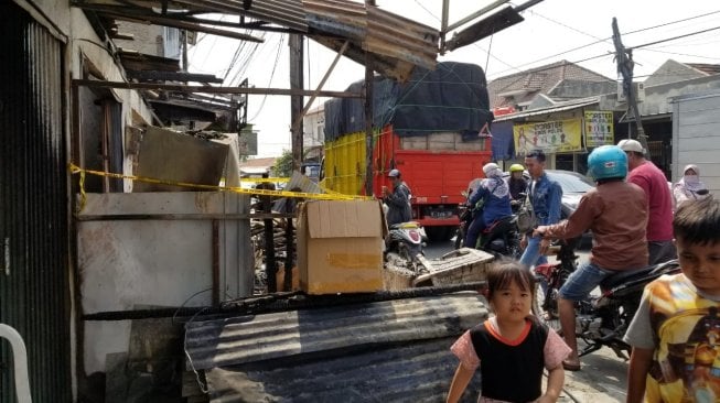 Sopir Angkot Teler, Berkelahi dengan Ayah dan Bakar Kios Bensin Keluarga