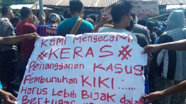 Desak Pemerkosa Kiki Dihukum Mati, Warga Mengamuk Blokir Jalan di Halmahera