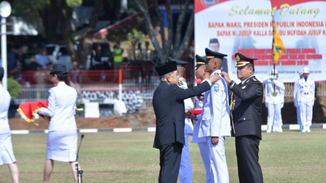 Wakil Presiden melantilk 744 Pamong Praja Muda IPDN di Jatinangor, Sumedang, Jawa Barat. (Foto dok. Setwapres)