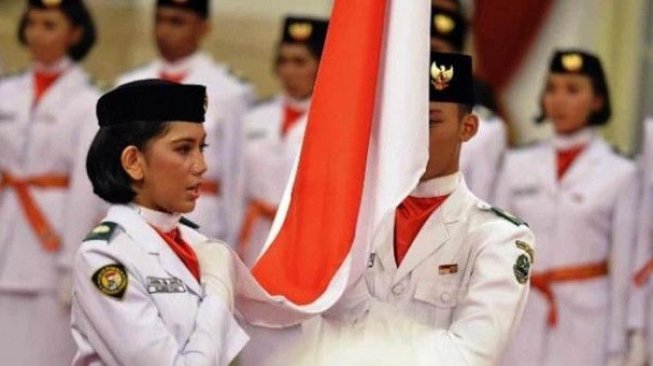 Pemerintah Tetapkan Celana Panjang Hanya untuk Paskibraka Berhijab