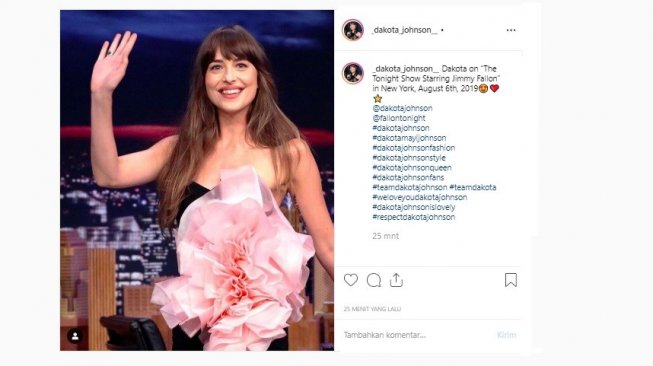 Dakota Johnson pada Tonight Show (Instagram/_dakota_johnson_)