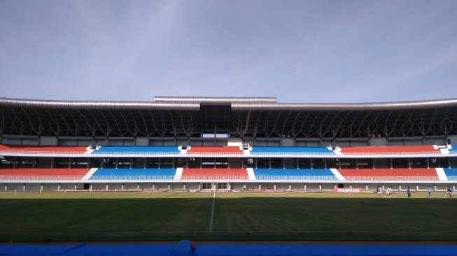 Stadion Mandala Krida. (Suara.com/Irwan Febri Rialdi)