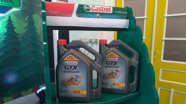 Castrol GTX Ultraclean yang ditujukn khusus bagi kendaraan LCGC [Suara.com/Manuel Jeghesta Nainggolan].