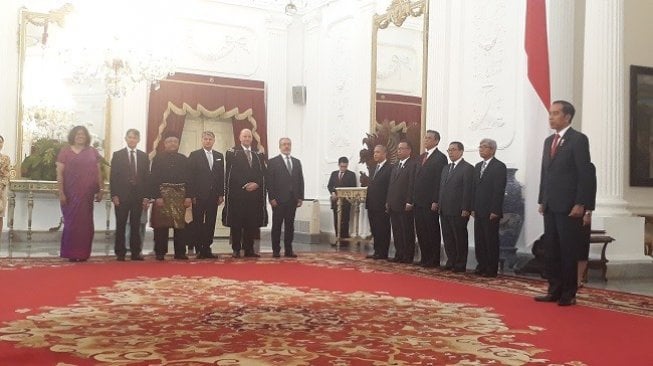 Jokowi Terima 12 Dubes Baru Negara Sahabat di Istana Merdeka