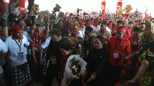 Sempat Pamit saat ke Makkah, Megawati Luapkan Tangis Mengenang Mbah Moen