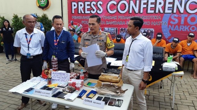 Diselip di Kerah Baju, Dr BangBonk Sudah 26 Kali Kirim Sabu ke Pelanggan