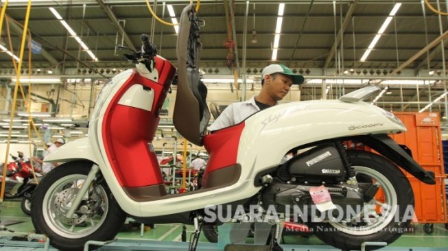 AHM Perkenalkan Honda Scoopy Merah Putih