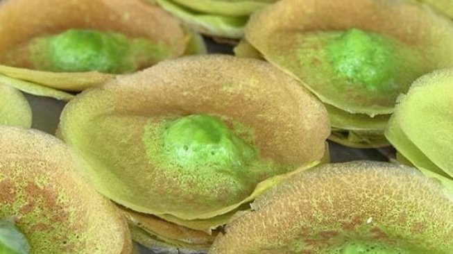 Serupa Serabi, Lezatnya Kue Ape di Pasar Aur Kuning Bukittinggi