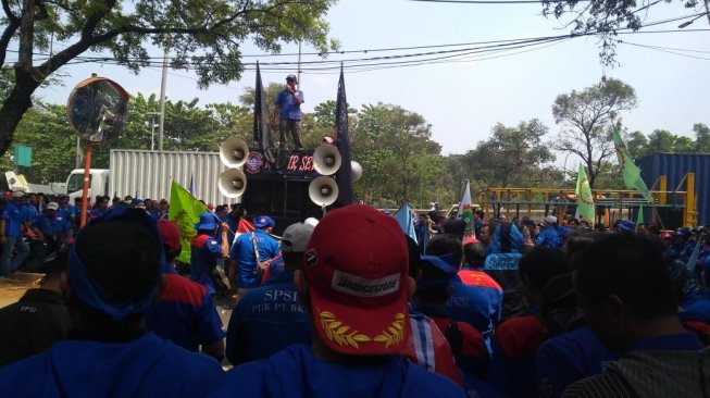 Ribuan Buruh Bekasi Minta Perlindungan Pemda Soal Revisi UU Ketenagakerjaan