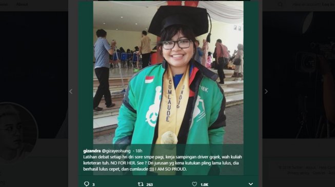 Jadi Driver Ojol, Mahasiswi Ini Berhasil Sarjana dengan Predikat Cumlaude