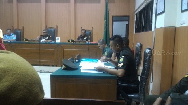 Sidang lanjutan kasus mutilasi Fera Oktaria dengan agenda pemeriksaan saksi (Suara.com/Andhiko).