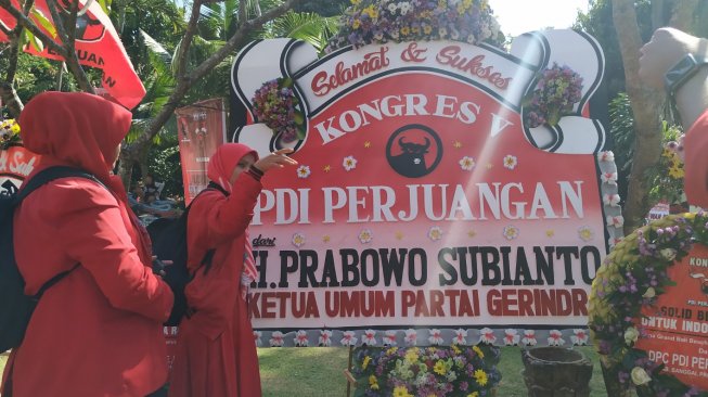 Karangan Bunga dari Prabowo di Kongres V PDIP, Sita Perhatian Peserta