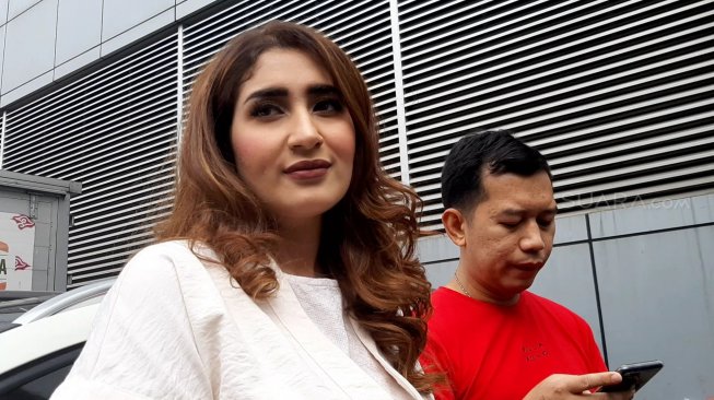 Harmonis, Ini 7 Potret Bahagia Tania Nadira Keliling Eropa