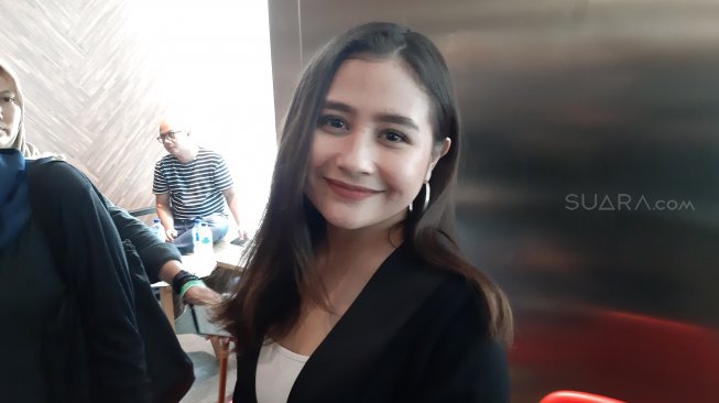 Ketemu Mantan, Prilly Latuconsina Beri Reaksi Tak Terduga