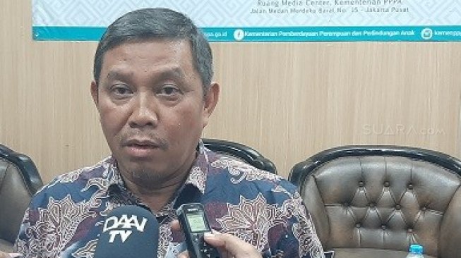 Hendra Jamal's, Asisten Deputi Hak Anak, Kesehatan dan Kesejahteraan Kemen PPPA, di Gambir, Jakarta Pusat, Jumat (9/8/2019). (Suara.com/Dini Afrianti Efendi)