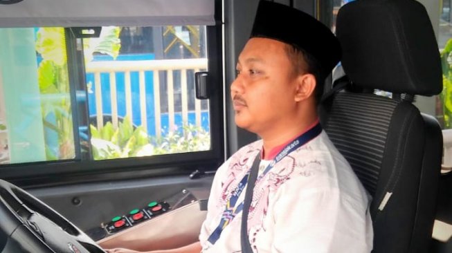 Rayakan Idul Adha, Sopir TransJakarta Berbusana Muslim