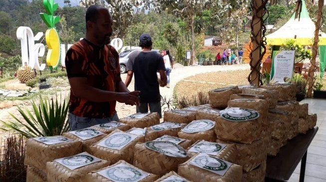 Gunakan Besek Saat Iduladha, DeDurian Park Ajak Masyarakat Tanam Bambu