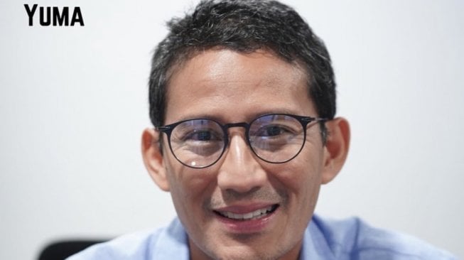 Mau Beli Kacamata, Sandiaga Uno Minta Bantuan Netizen Isi Polling