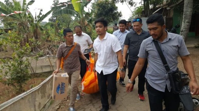 Paving Blok Bercak Darah Jadi Bukti Pembunuhan Satu Keluarga di Serang