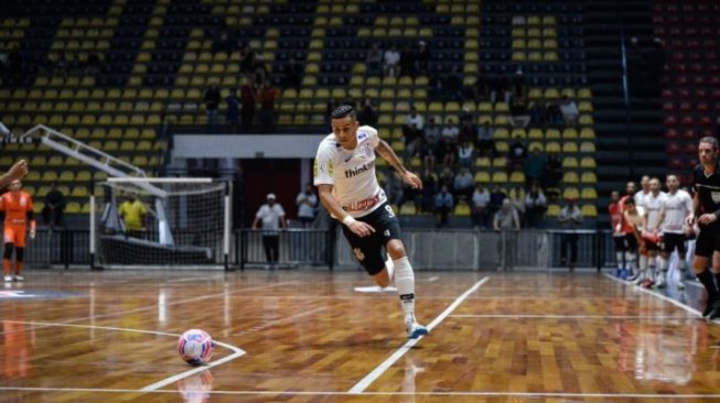 Douglas Nunes ditemukan meninggal dunia karena ditembak usai membela Corinthians di semifinal Piala Futsal Brasil. (Twitter/@Corinthians)