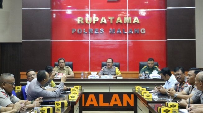 Rapat koordinasi pengamanan laga Arema FC kontra Persebaya Surabaya di Aula Rupatama Polres Malang, Selasa (13 /8/ 2019 ). (Humas Polres Malang)